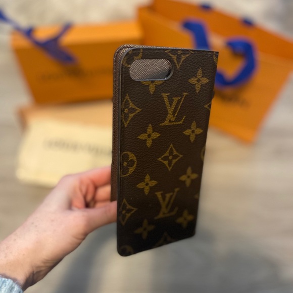 Authentic Louis Vuitton iPhone 7+ Folio - Picture 3 of 5